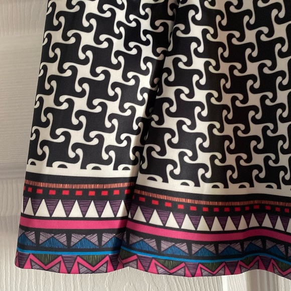 MackenzieMode Black/White Print Mini Skirt - US Size 4/AUS Size 8 - Picture 10 of 16